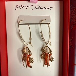 🦞Betsey Johnson Gold Tone Orange Lobster Drop Earrings